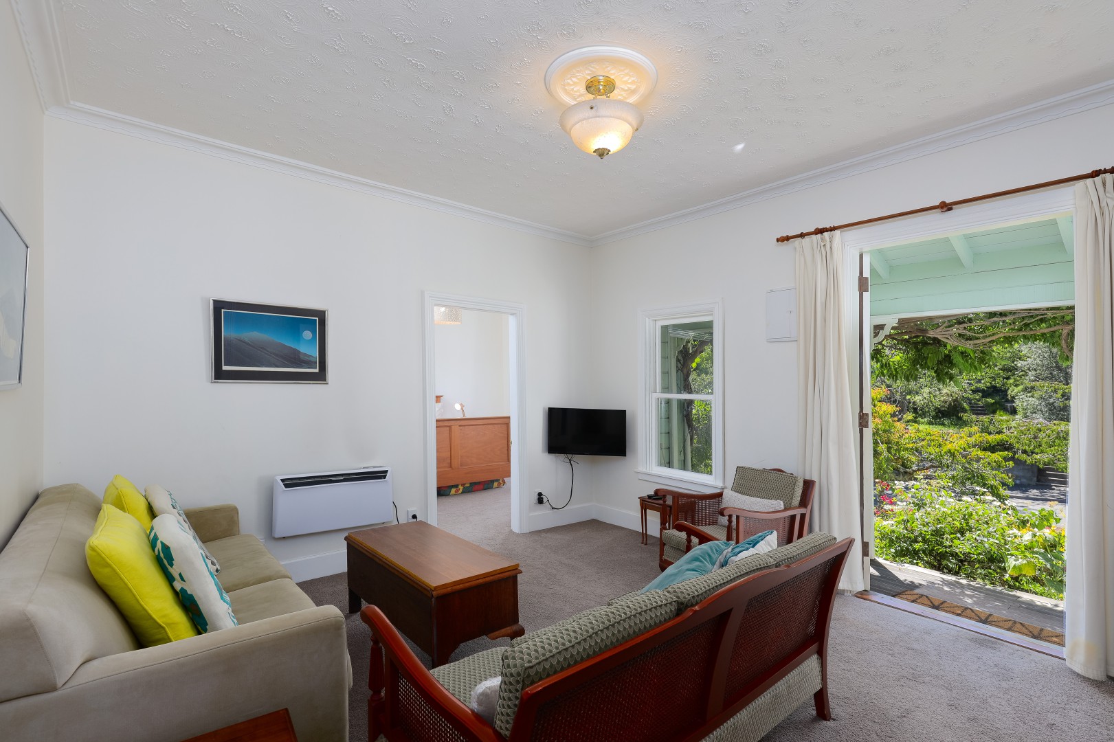 16 Russell Street, Stepneyville #4 -- listing/13814/c-v2.jpeg