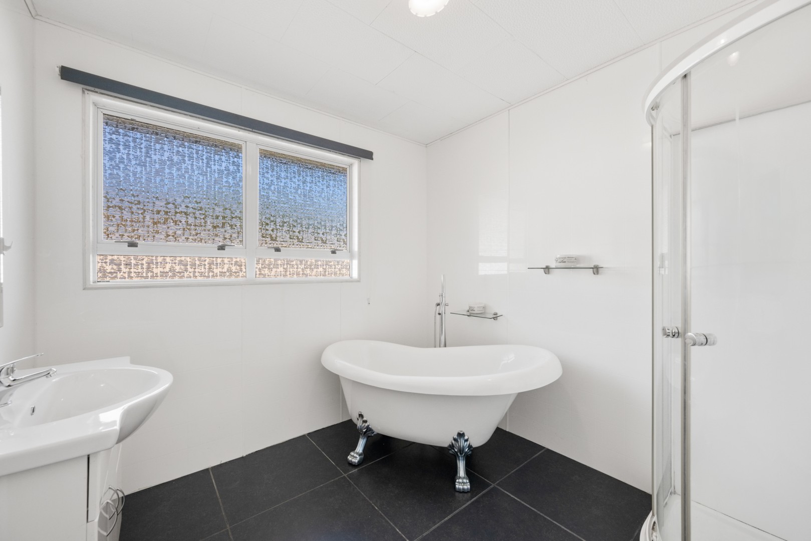 14a Huia Street, Waikawa #8 -- listing/15130/g-v9.jpeg