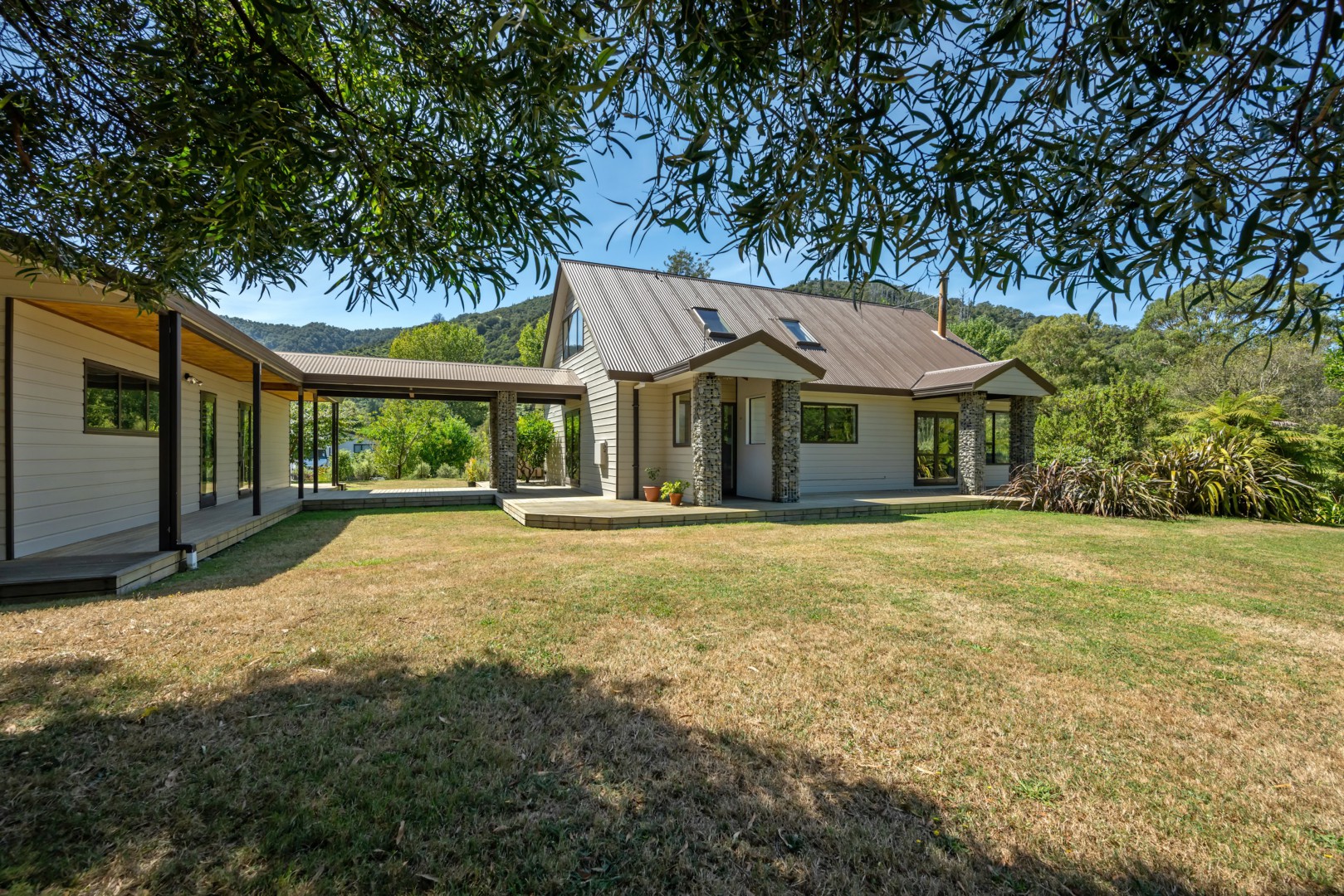 28 Lady Cobham Grove, Anakiwa #3 -- listing/15871/b-v6.jpeg