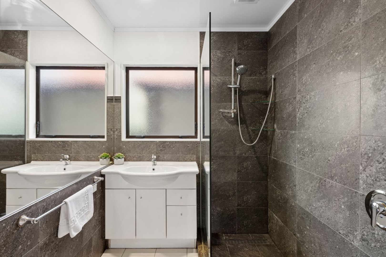 2/28 Waimea Road, Nelson South #9 -- listing/15952/h-v2.jpeg