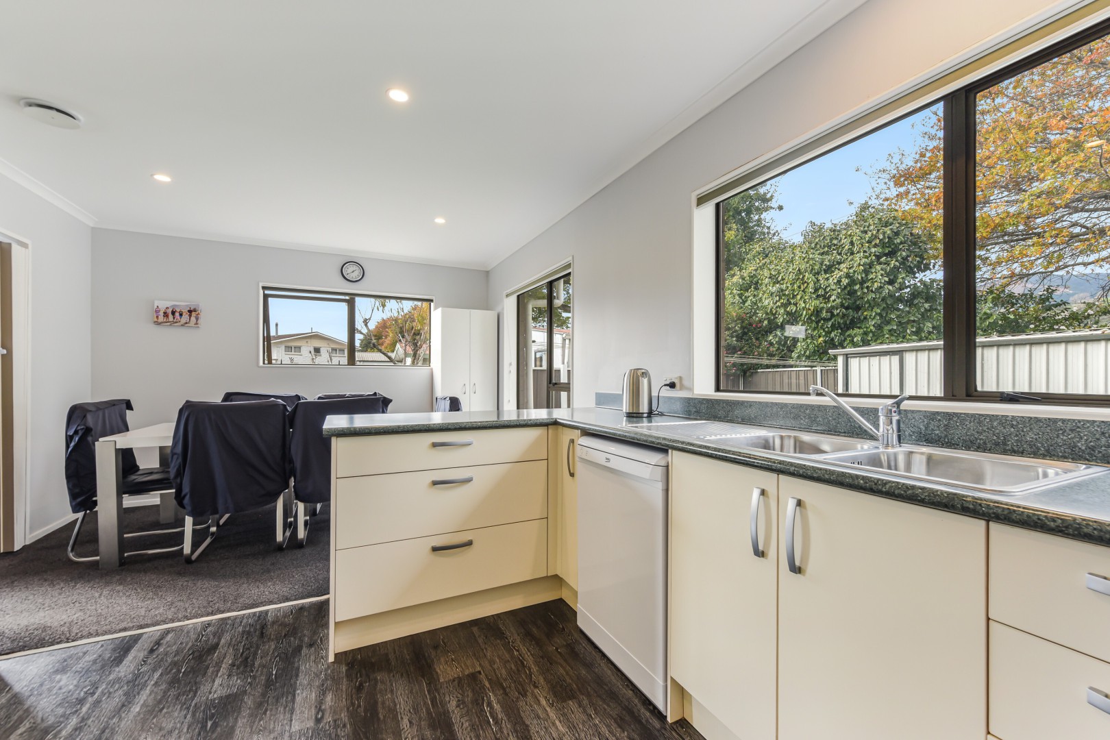27 Browning Crescent, Stoke #9 -- listing/16092/h.jpeg
