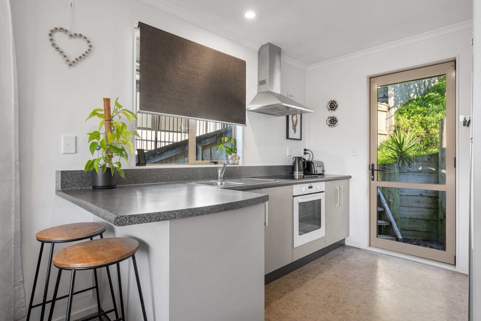 33a Saint Lawrence Street, Toi Toi #6 -- listing/16103/e-v3.jpeg