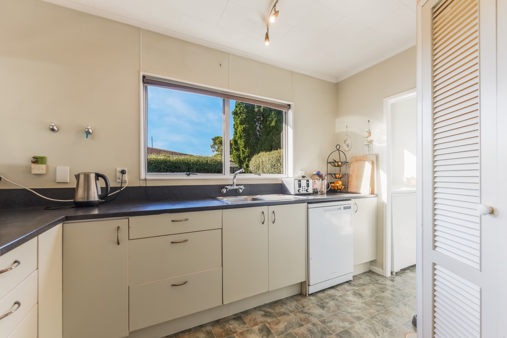 22 Leicester Street, Stoke #3 -- listing/16157/b.jpeg