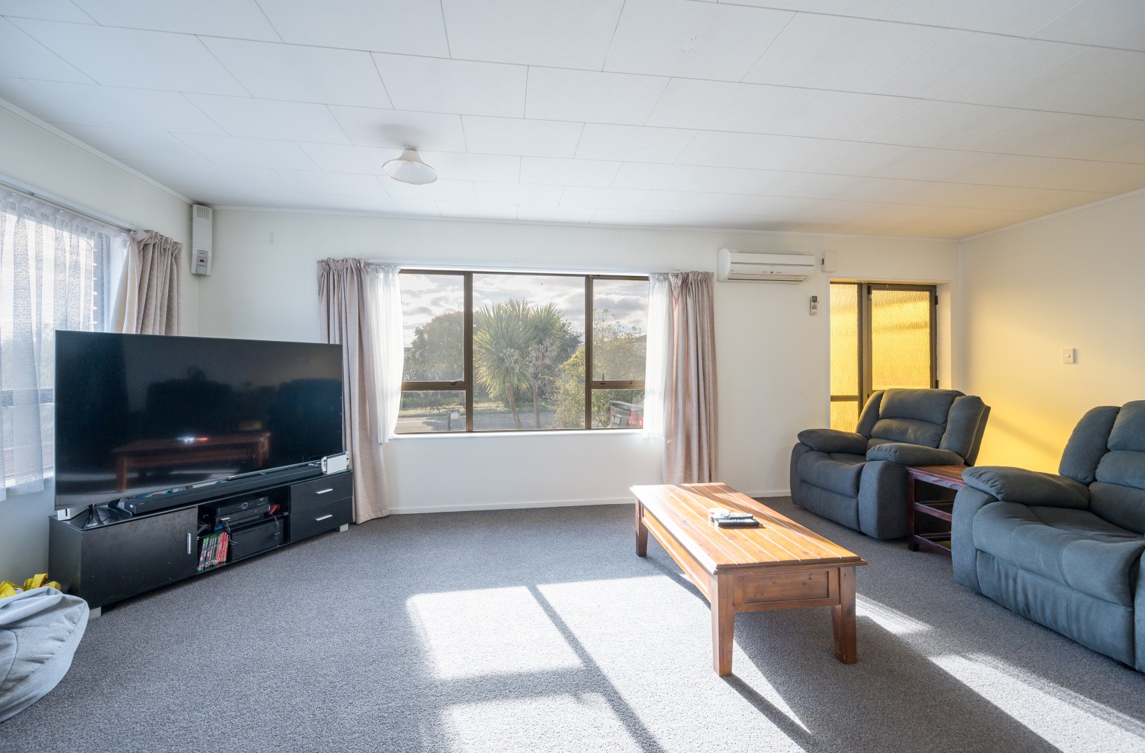 2/3 Exeter Street, Stoke #5 -- listing/16221/d-v6.jpeg