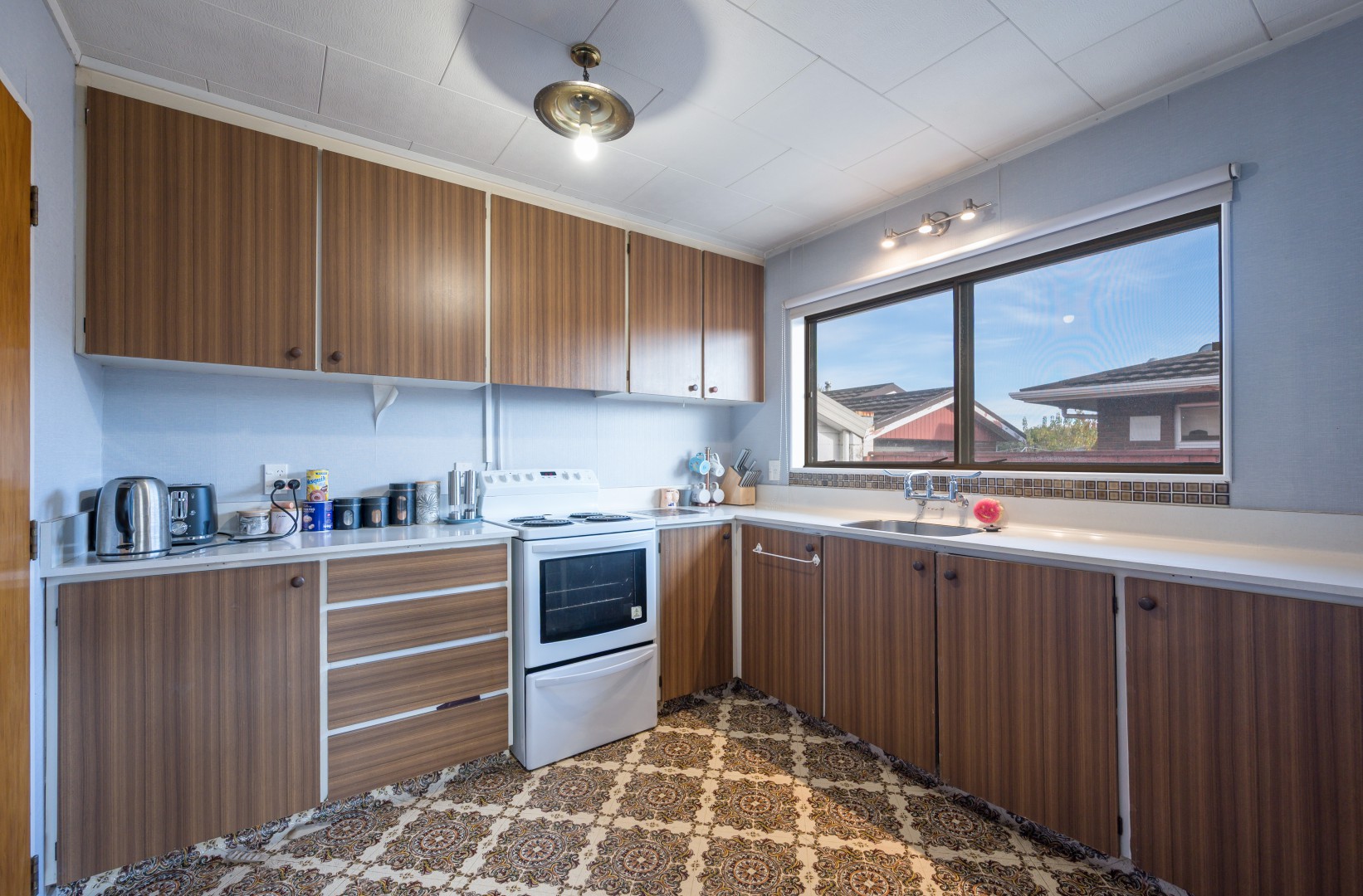 2/3 Exeter Street, Stoke #8 -- listing/16221/g-v6.jpeg