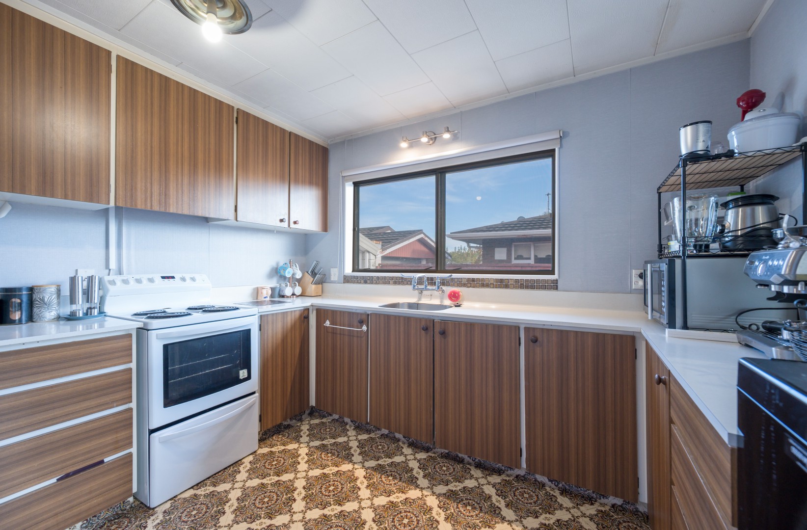 2/3 Exeter Street, Stoke #9 -- listing/16221/h-v6.jpeg
