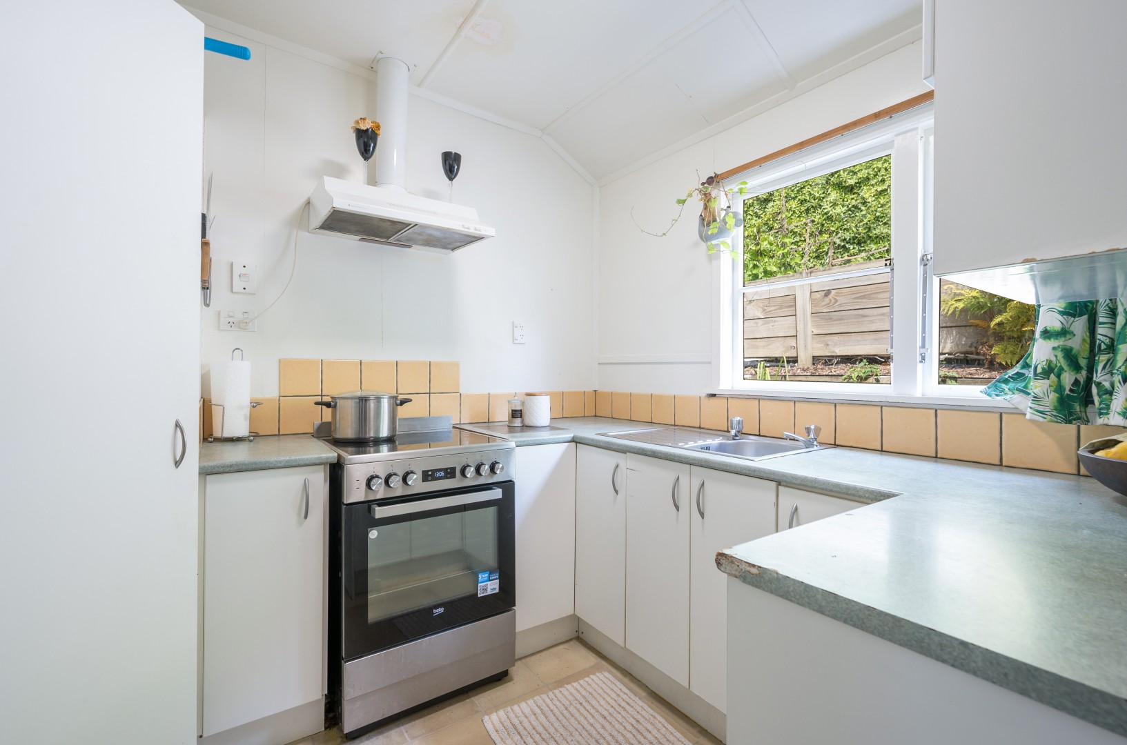 27 Jenner Road, Toi Toi #2 -- listing/16235/a-v2.jpeg