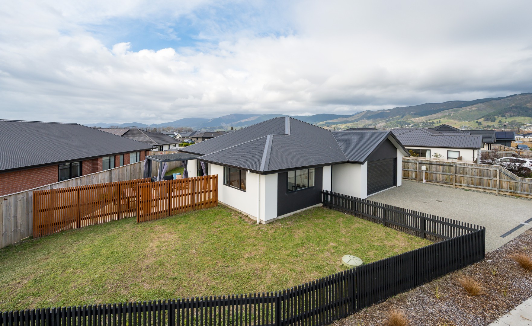 17 Hanworth Road, Richmond #2 -- listing/16323/a.jpeg