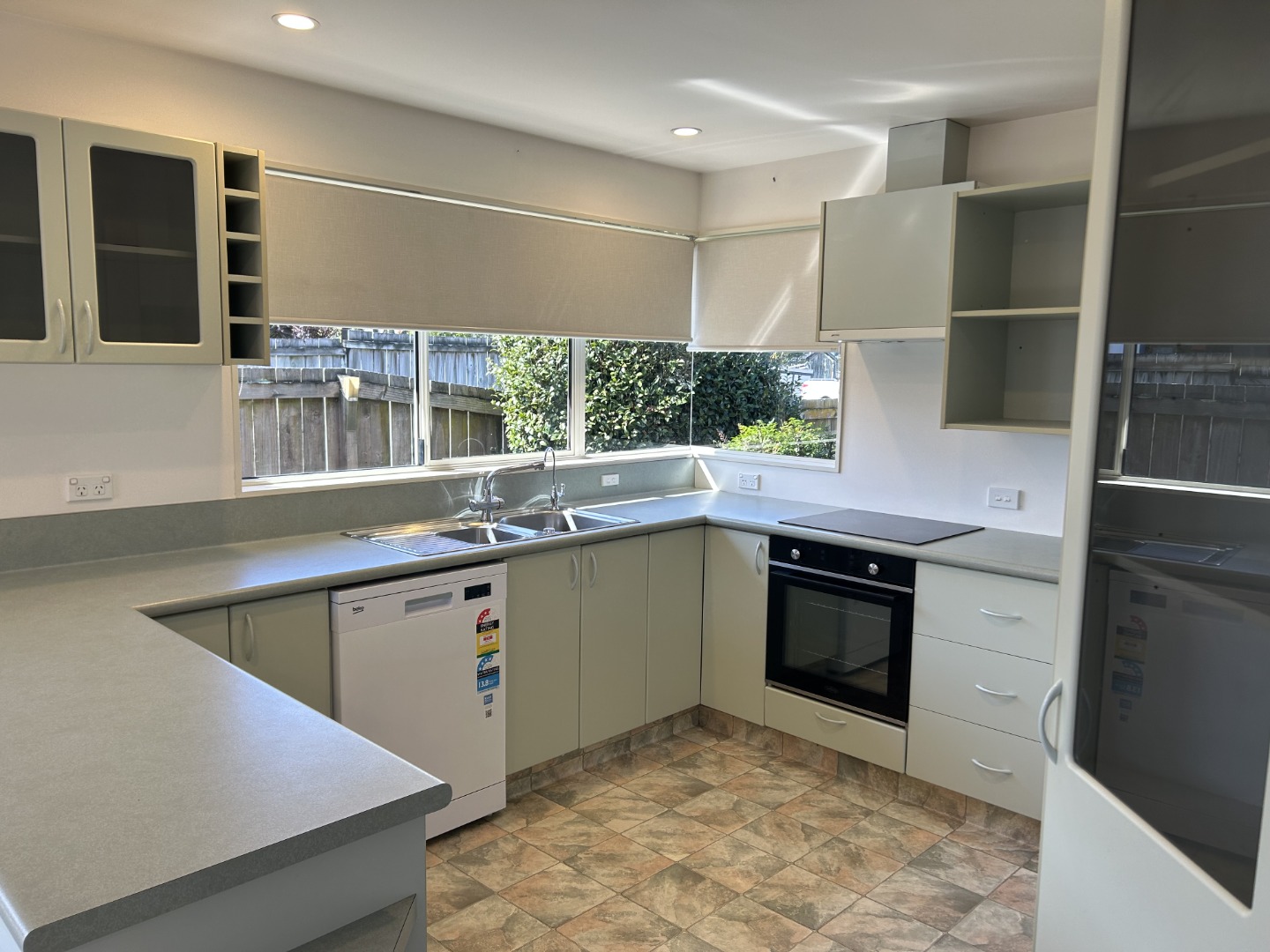 17 Maple Crescent, Richmond #2 -- listing/16383/RBPI122068.jpeg
