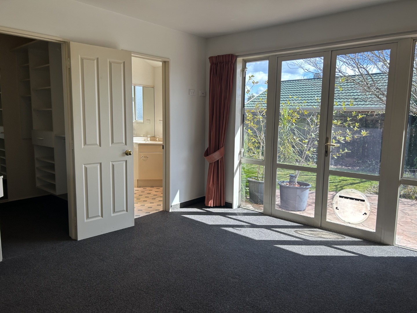 17 Maple Crescent, Richmond #5 -- listing/16383/RBPI122075.jpeg